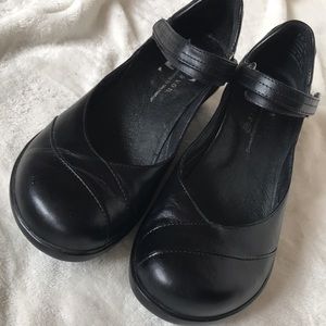 Comfortable work shoes, planning to go back in? 😉